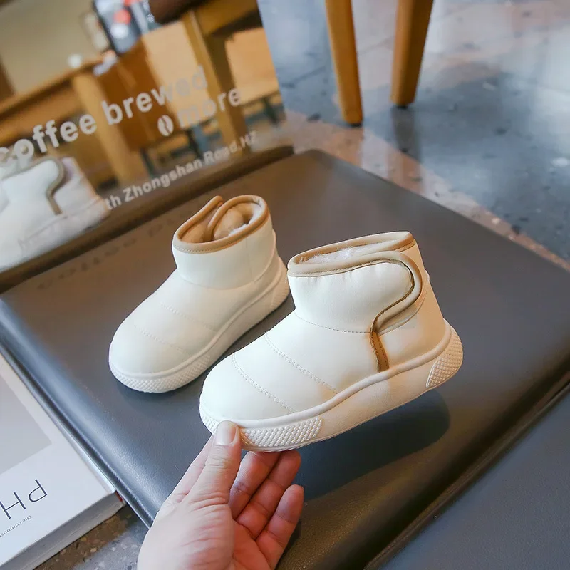 Stivali invernali per bambini addensare scarpe in cotone caldo peluche per ragazzi stivali Casual solidi per ragazze stivali da neve antiscivolo con