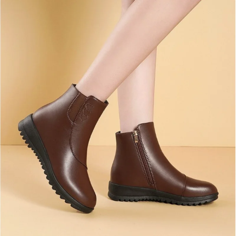 أحذية ثلج قصيرة عصرية ومتعددة الاستخدامات لعام 2026 للأمهات-خريف/شتاء، نعل سميك، مبطنة بالصوف، أحذية قصيرة مسطحة دافئة للغاية