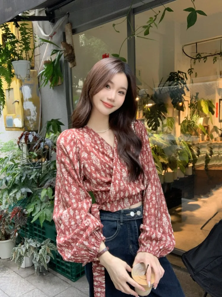 Retro Floral Design V-Neck Long Sleeve Shirt Women's Korean Style Short Elegant Tie Top Polyester Fiber Lantern Sleeve