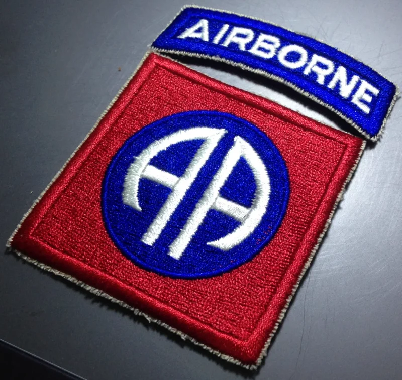 Vietnam War US ARMY 82nd Airborne Division 82nd Division Color Cutting Edge Badge