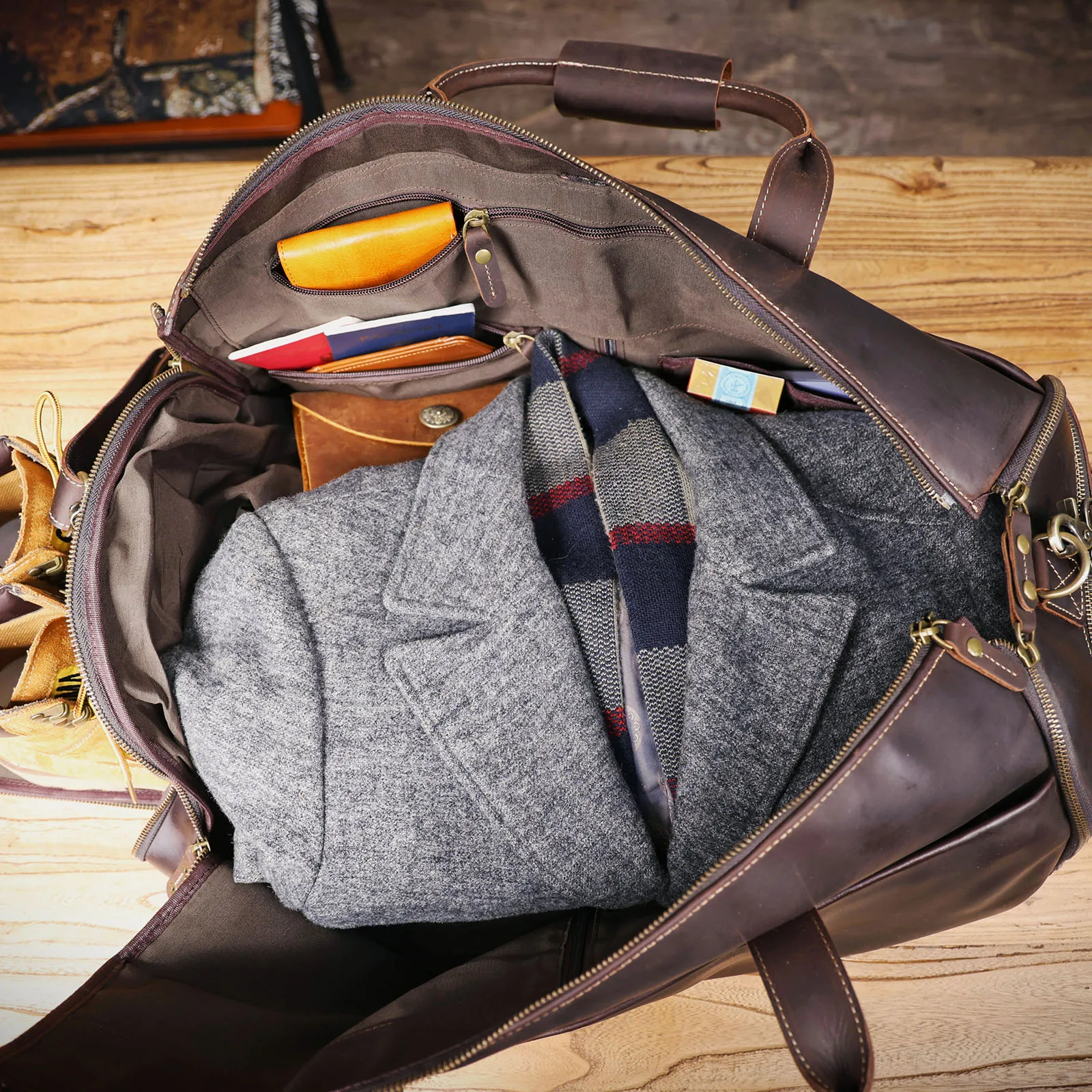 S.WORKER Echtleder-Reisetasche für Herren, große Kapazität, Vintage-Rindsleder-Reisetasche, Weekender-Sporttasche im Retro-Stil – Detail 13
