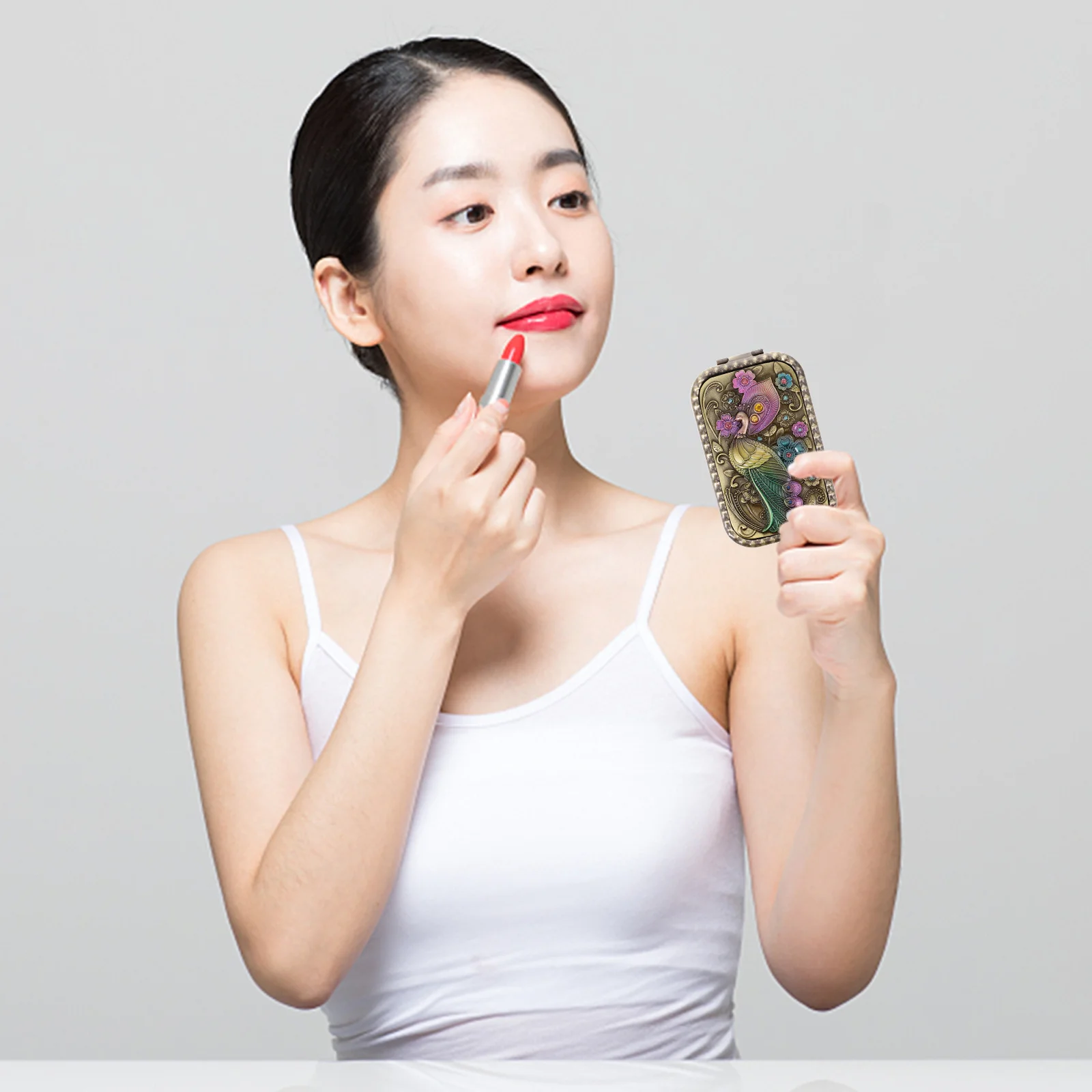 구리 빈티지 접이식 컴팩트 거울 유럽 스타일 금속 양면 원형 메이크업 거울 휴대용 여행용 컴팩트 거울