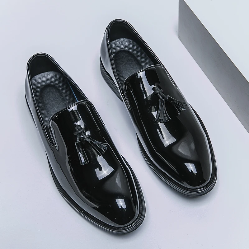 Fashion Tassel Patent Loafers Men\'s Luxury Pea Shoes Night Club Shiny Leather Shoes Black Shoes Slip-on Flats Moccasins Shoes