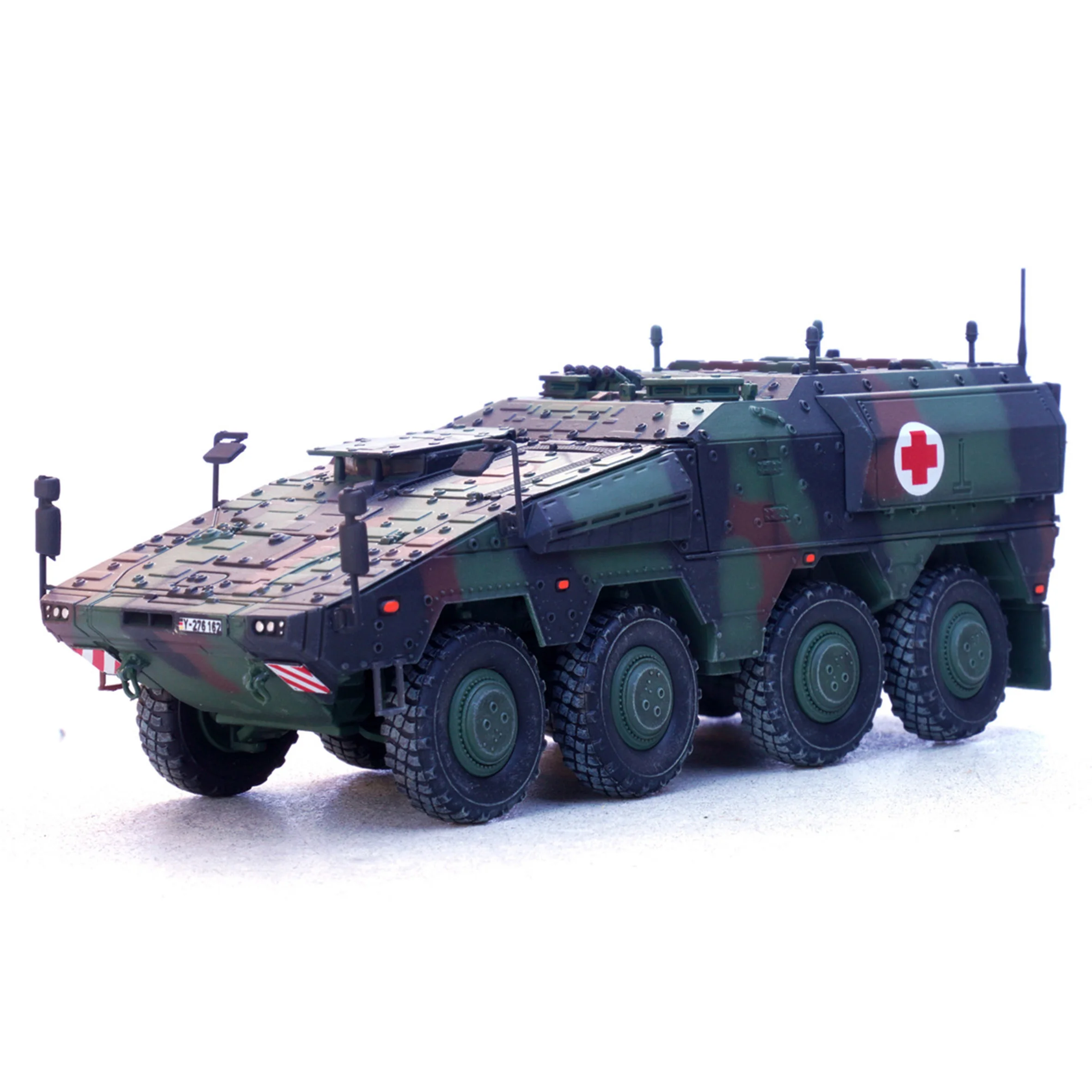 1: 72 P12250PA German GTK Boxer medical vehicle (tailgate can be opened) static finished model