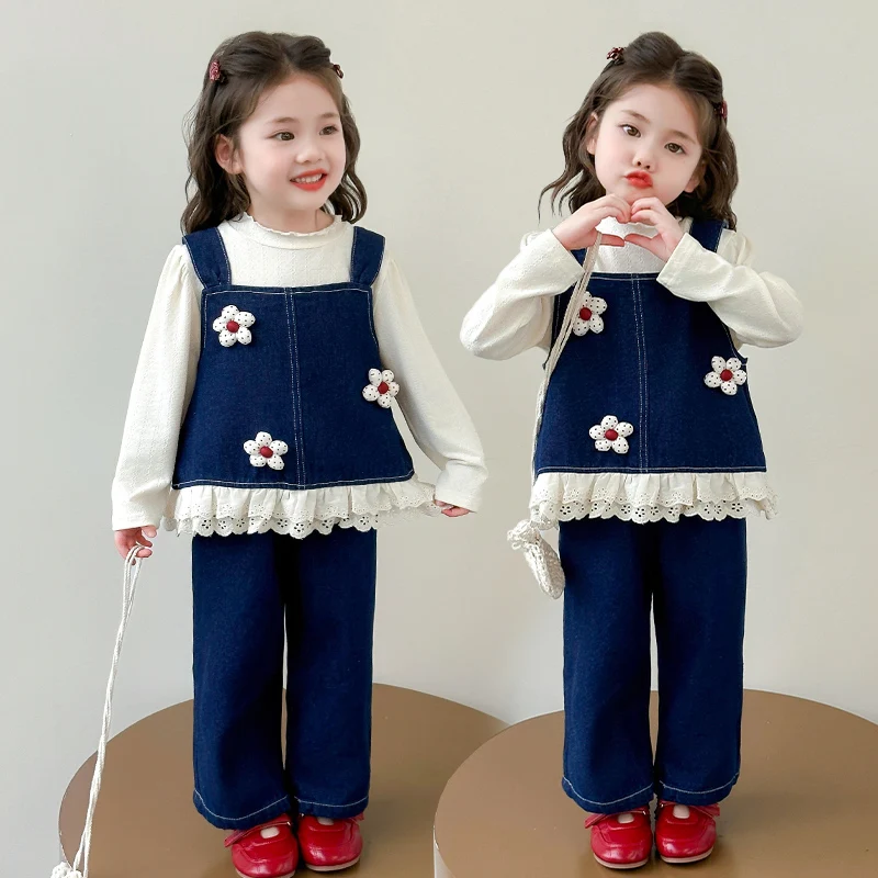 

Джинсовый комплект с цветами для девочек, модный детский жилет на бретельках + базовая рубашка + широкие брюки, комплект из трех предметов, детский милый костюм