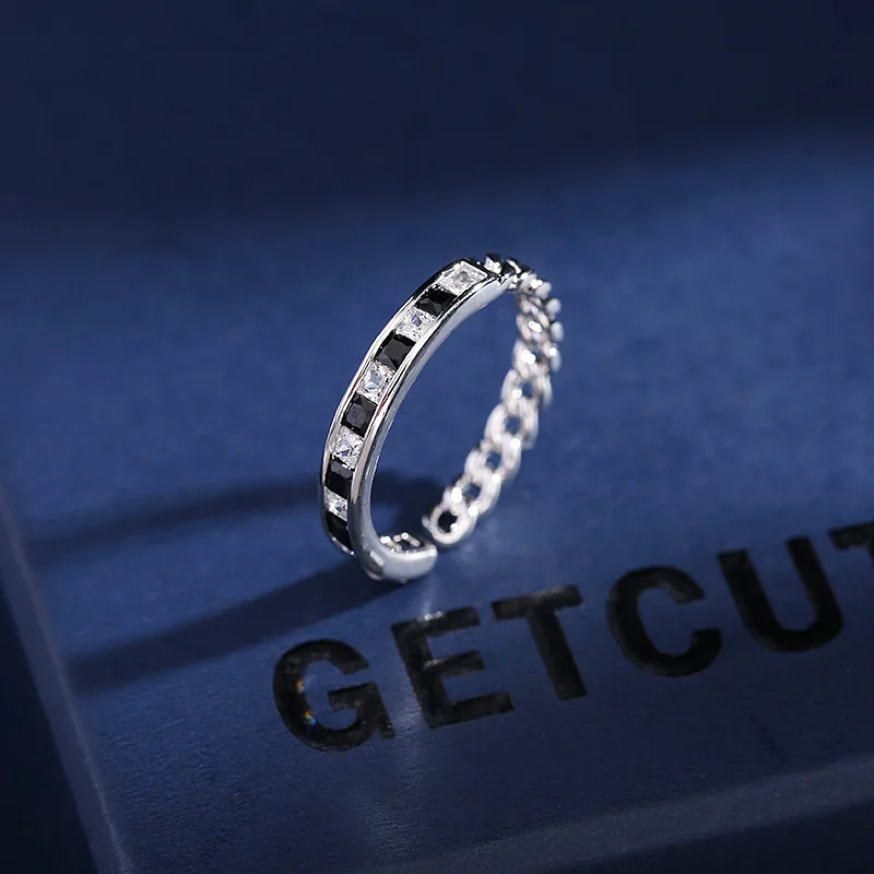 Простое и универсальное кольцо в корейском стиле с регулируемым темпераментом. Особен нишевый дизайн и клетчатое кольцо с хвостом.