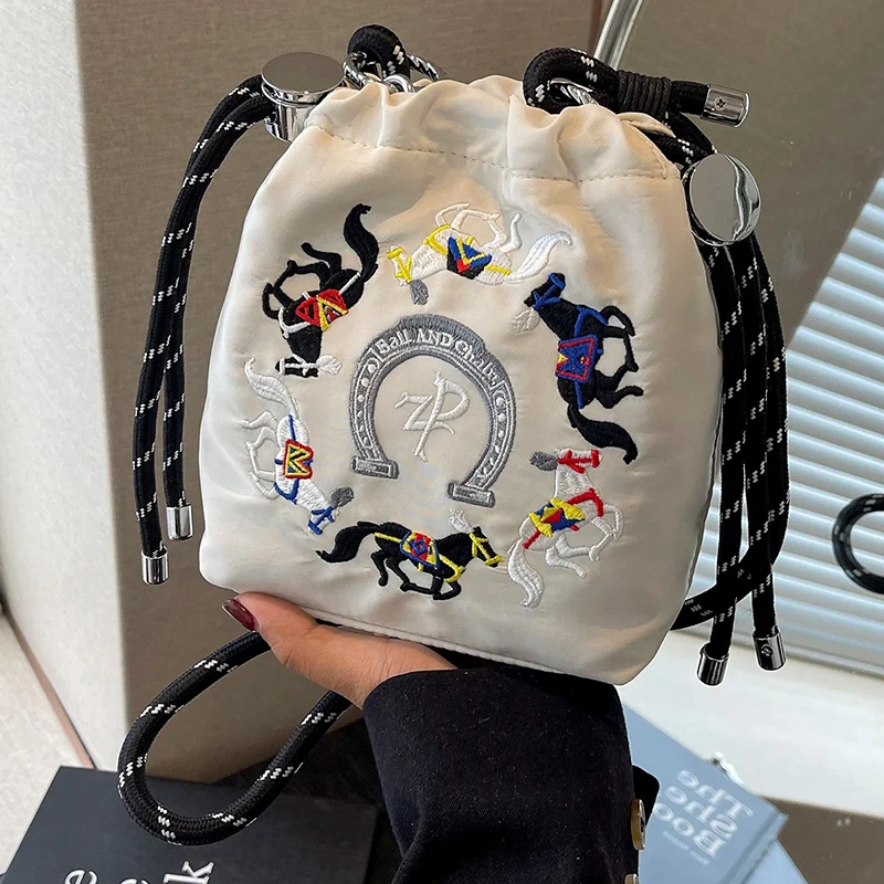 

Casual Nylon Buet Bag Women's Crossbody Bag Simple Lightweight Trendy Dstring Buet Bag Soft Handle Summer 2024