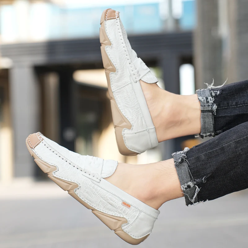 

Модная мужская походная повседневная кожаная обувь, роскошные уличные туфли на плоской подошве, мягкие мужские лоферы, мокасины ручной работы, дышащие топсайдеры без шнуровки