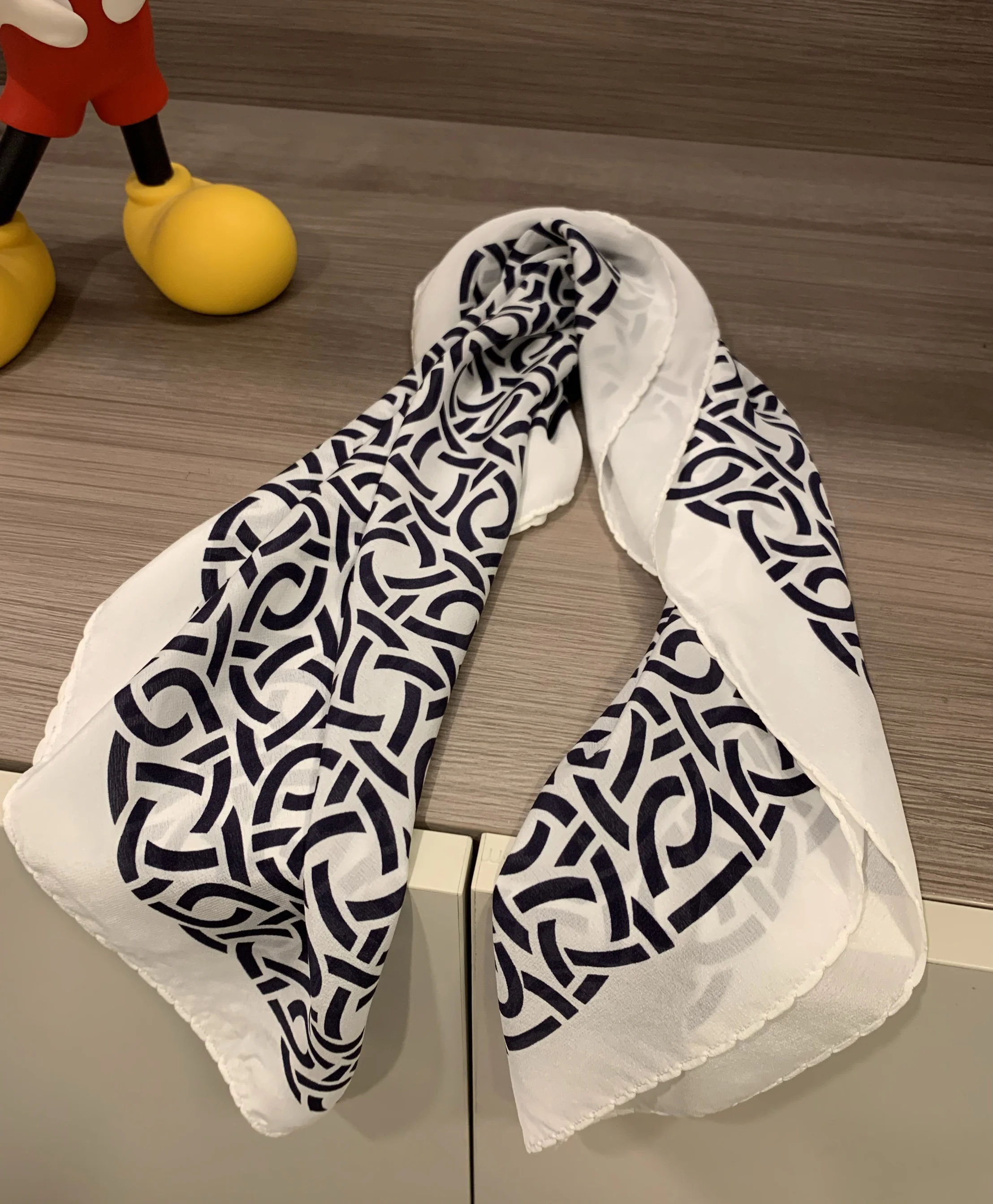 シルクスカーフ-韓国風-幾何学模様-多機能-ユニセックス-シルクスクエアスカーフ-オールシーズン対応-ユースサイズ-63cm-x-63cm