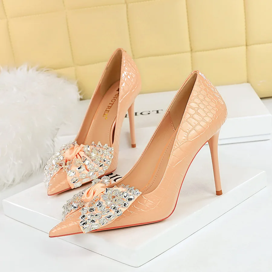 

Women High Heels Pumps Pointed Toe Butterfly Knot Green Nude Heels Office Lady Serpentine Rhinestone Wedding Prom Shoes 3391-H9