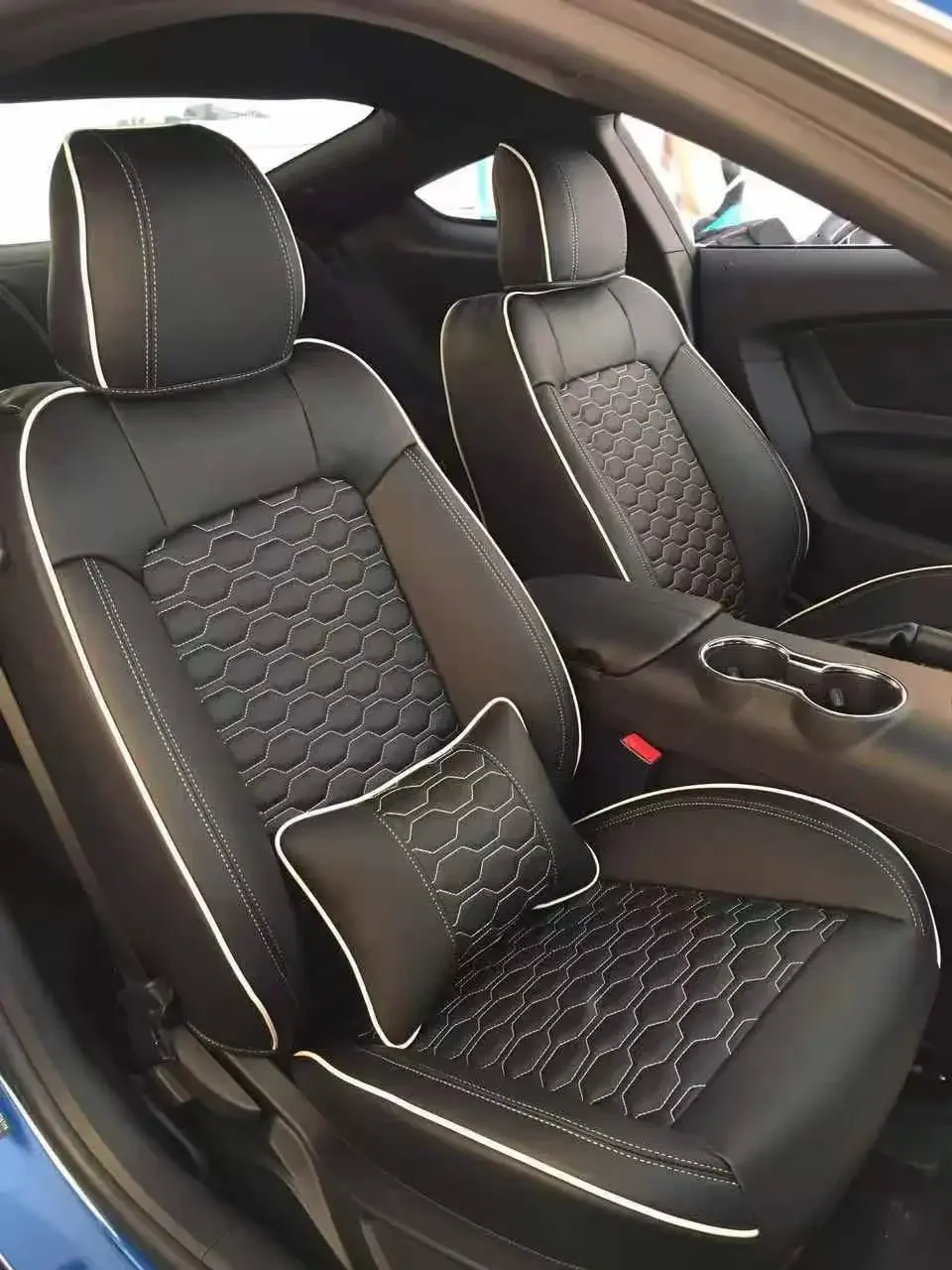 Maßgefertigte Autositzbezüge für 2010-2014 Mustang Coupe Komplettset Langlebiges Premium-Kunstleder für Mustang (Kein Cabrio) – Detail 14
