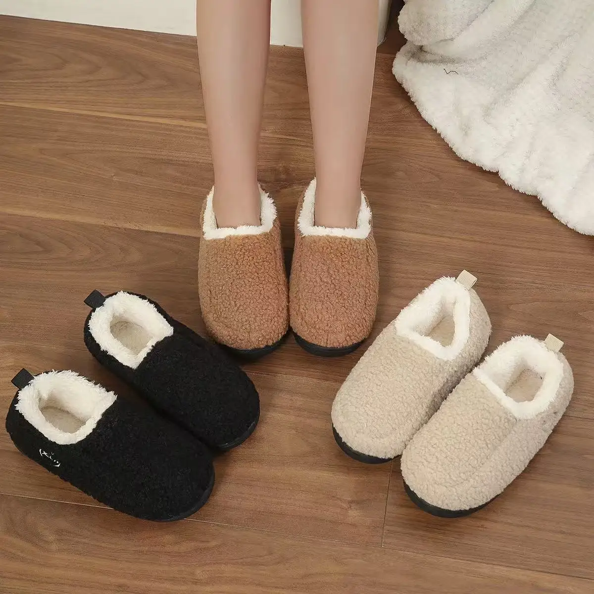 

2026 New Winter Plush Women Slippers Fashion Fluffy Cotton Shoes Indoor Fuzzy House Women Shoes Fleece Lined Warm Home Shoes