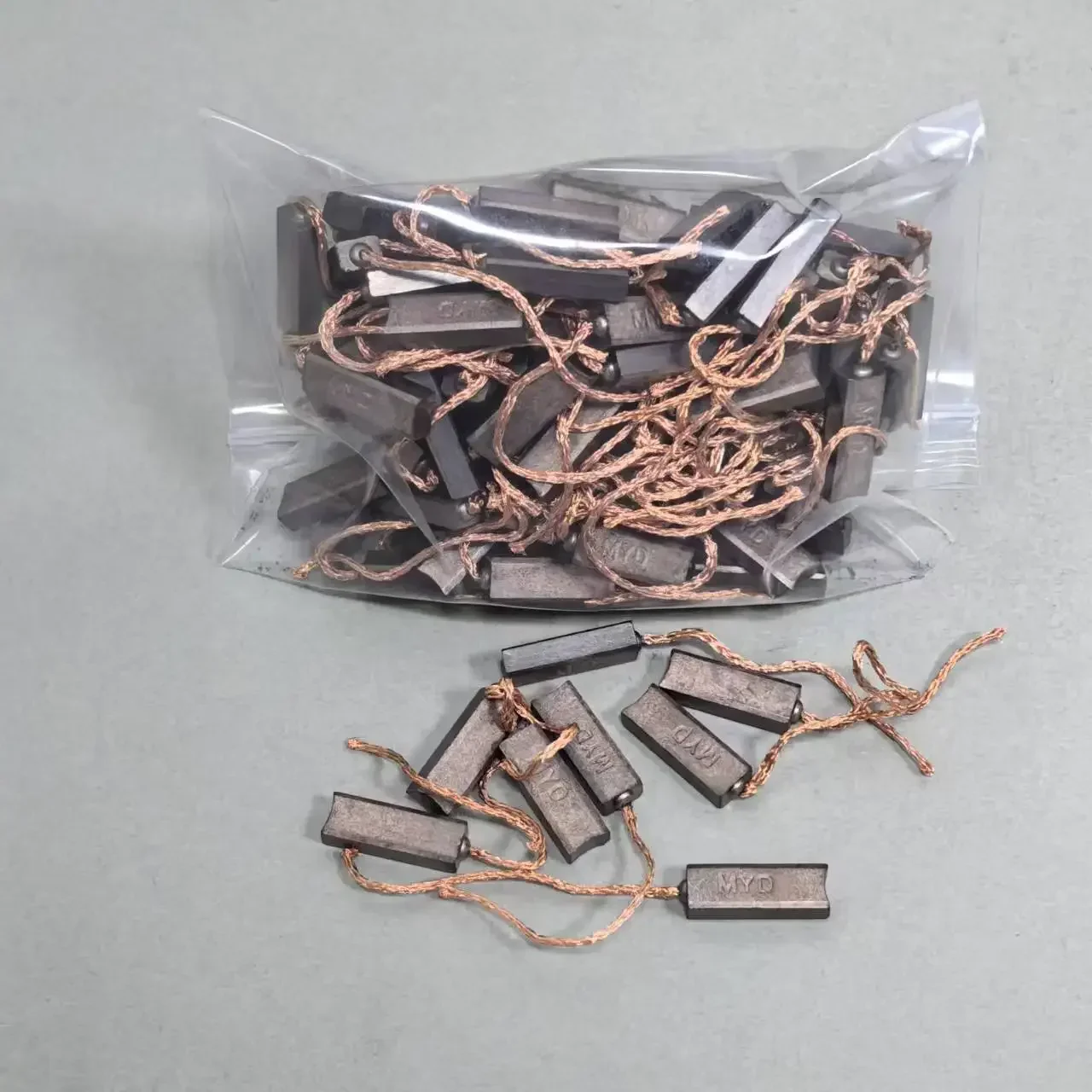 

100pcs for Valeo Halla Car Generator Carbon Brush Electric Brush 4.5*6.5*20mm High Copper Resistance