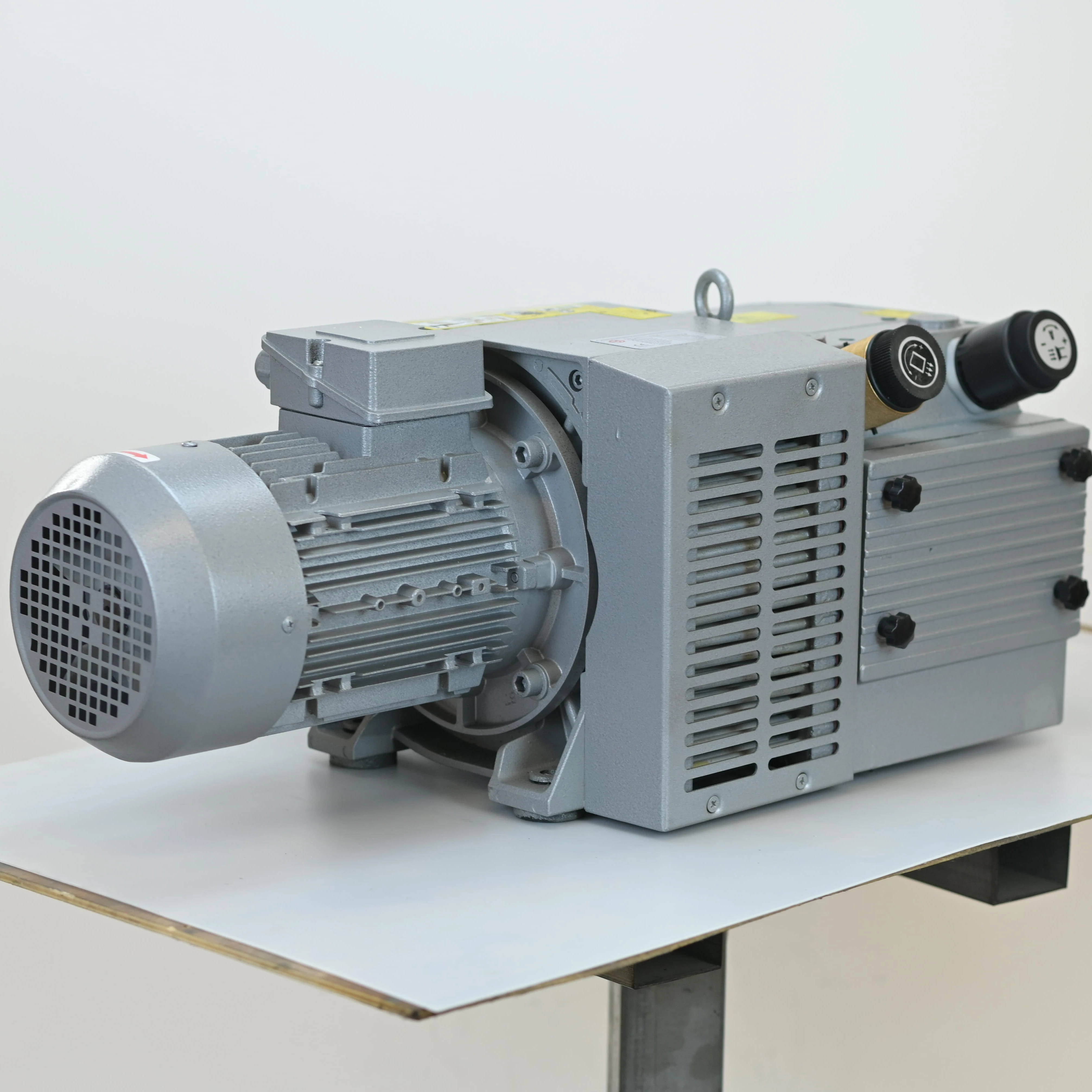 380 فولت 80 م 3 / ساعة -0.6 ميبار 600 بار مضخة تفريغ بدون زيت للمصنع الصيني الصناعي KVF80 مضخة تفريغ دوارة جافة