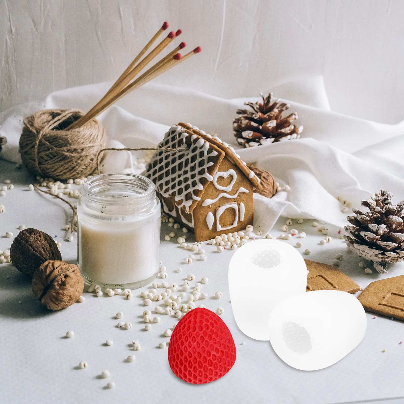 แม่พิมพ์ซิลิโคนรูปผลไม้สตรอว์เบอร์รี 2 ชิ้น สำหรับงาน DIY ทำจากวัสดุพรีเมียม ปลอดภัย ไม่เสียรูปง่าย