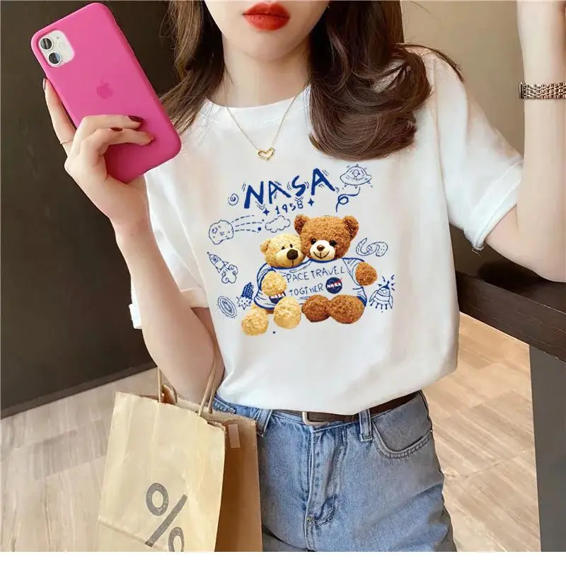 مايتي سيريونج الأبيض تي شيرت المرأة 2025 الصيف القطن بلايز عادية ما هو نقطة النص طباعة الأزرق شريط تصميم الجولة الرقبة