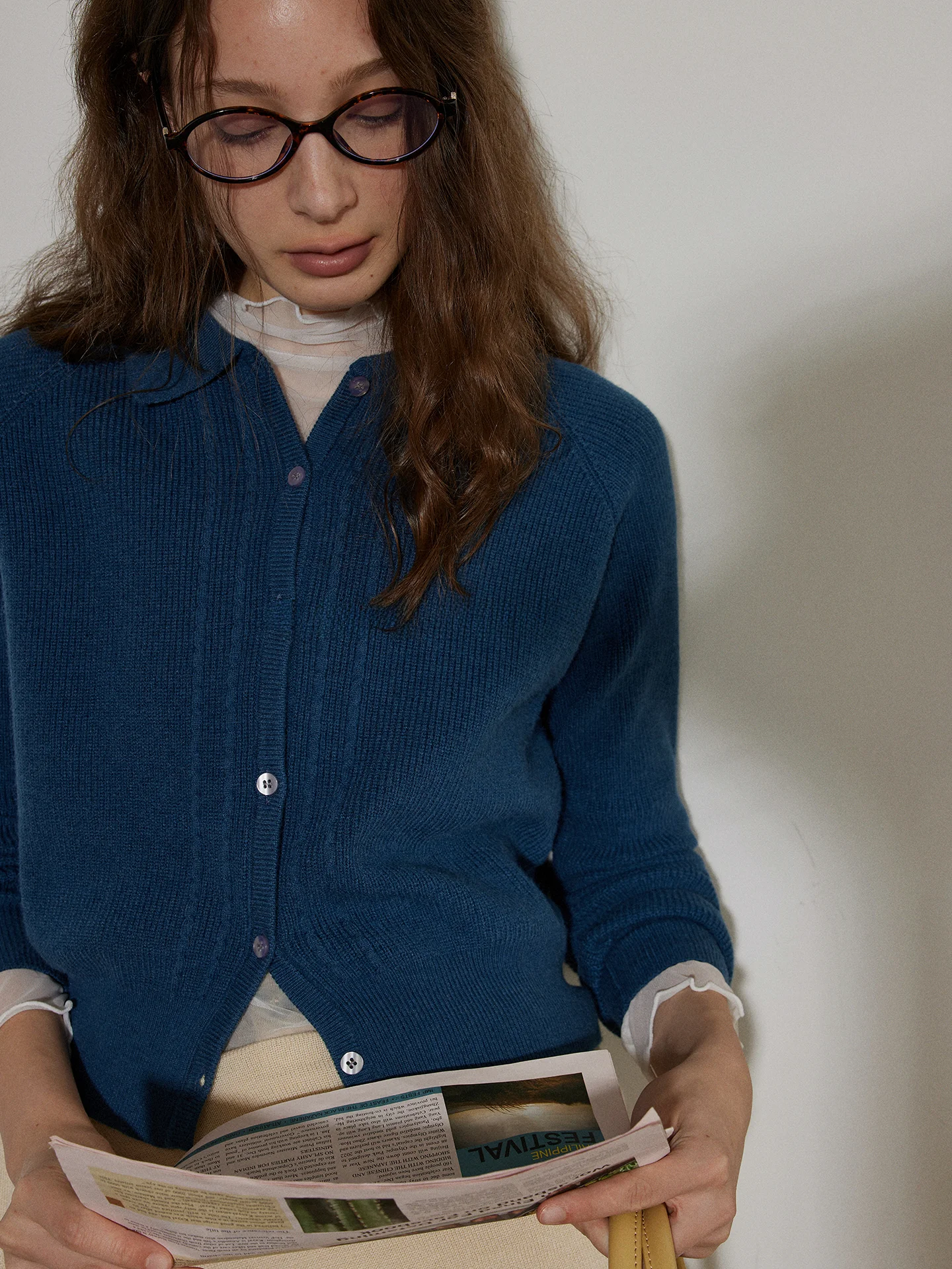 

Женский вязаный кардиган Lofi с цветочной вышивкой, отложным воротником, стандартной длины, осенний, новый, стильный топ-пальто