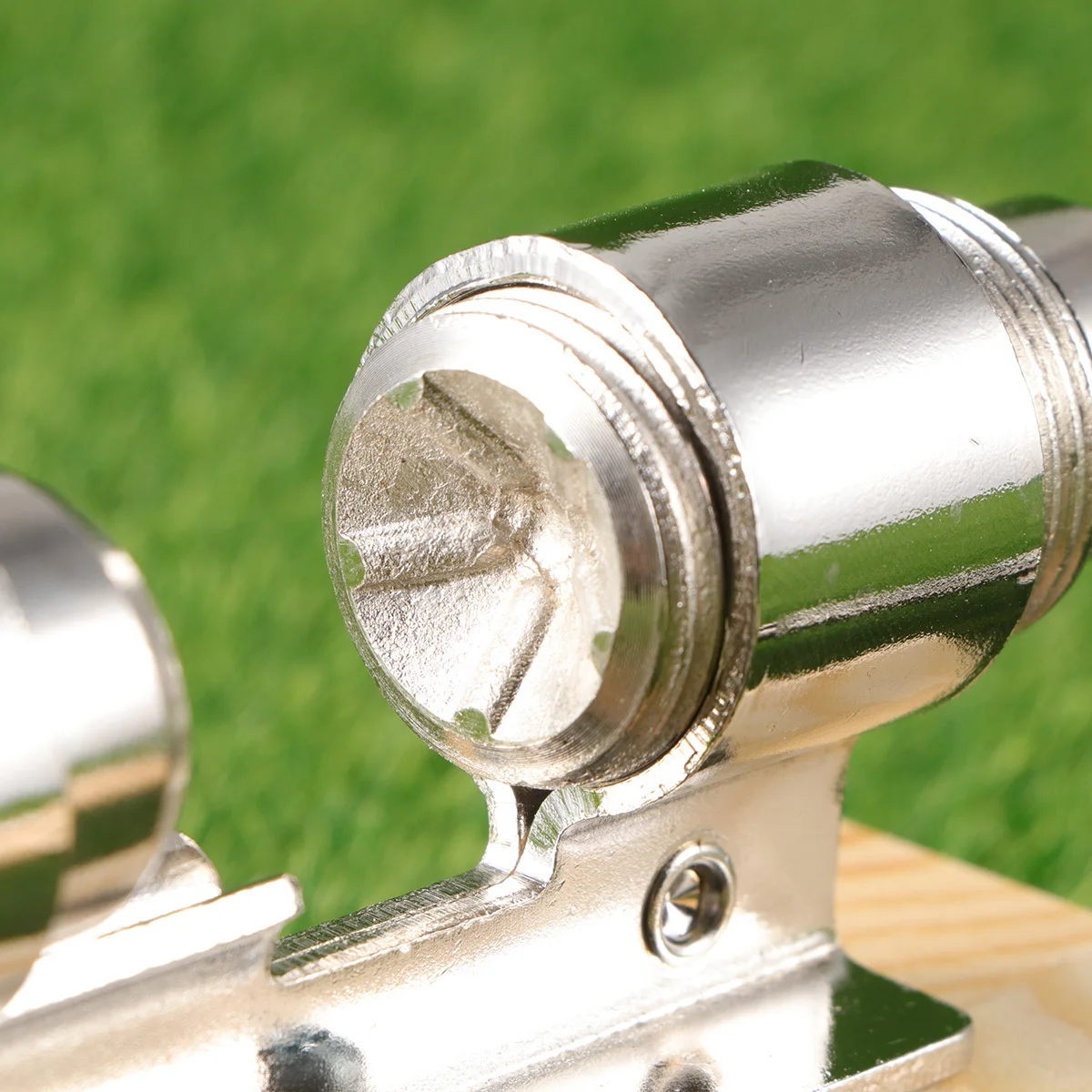 

Walnut Cracker Wooden Handle Non-Slip Base Adjustable Thread Cone Nut Opener For All Sizes Hand-Press Tool Kitchen Barware