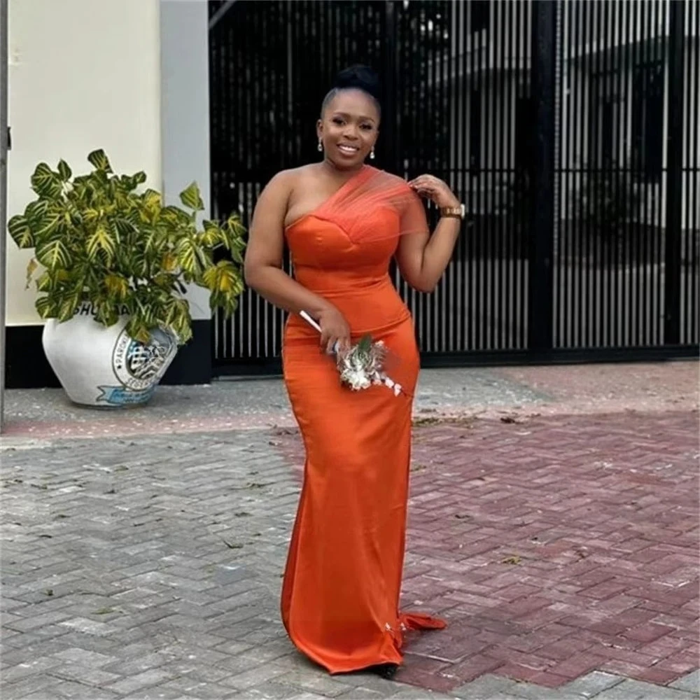 ชุดเดรสออกงานแต่งงานแบบไหล่เดียวสีส้ม ปี 2025 ผ้าซาติน แขนกุด ทรงเมอร์เมด ยาวลากพื้น แบบมีชายกระโปรงยาว สามารถสั่งตัดได้