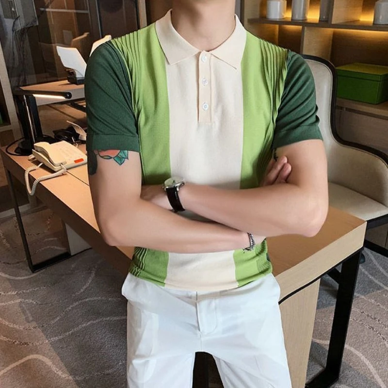 Hochwertiges, schlichtes, vielseitiges Herren-Polo-T-Shirt mit kurzen Ärmeln, gestreift, gestrickt, schmal geschnitten, perfekt als Basisschicht oder für Freizeitkleidung.