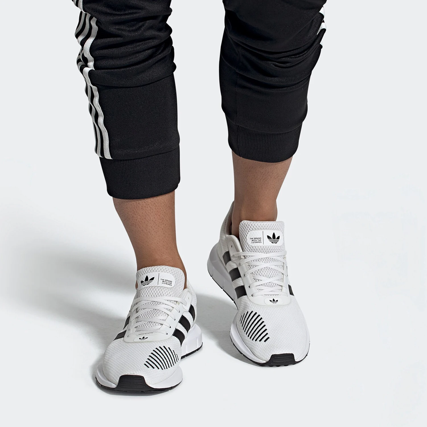 

Adidas genuine Adidas Originals Unisex Low-top Lightweight Sport Casual Shoes FV5358