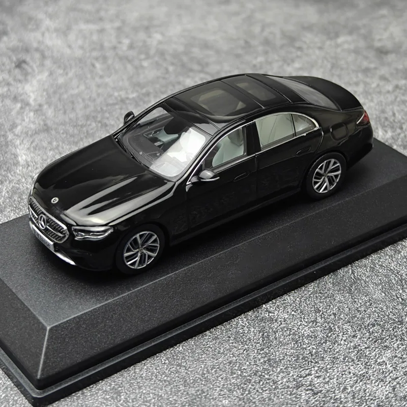 

ISCALE 1:43 E450 W214 E-Klasse Alloy Car Diecasts & Toy Vehicles Car Model Miniature Scale Model Car Toys For Children