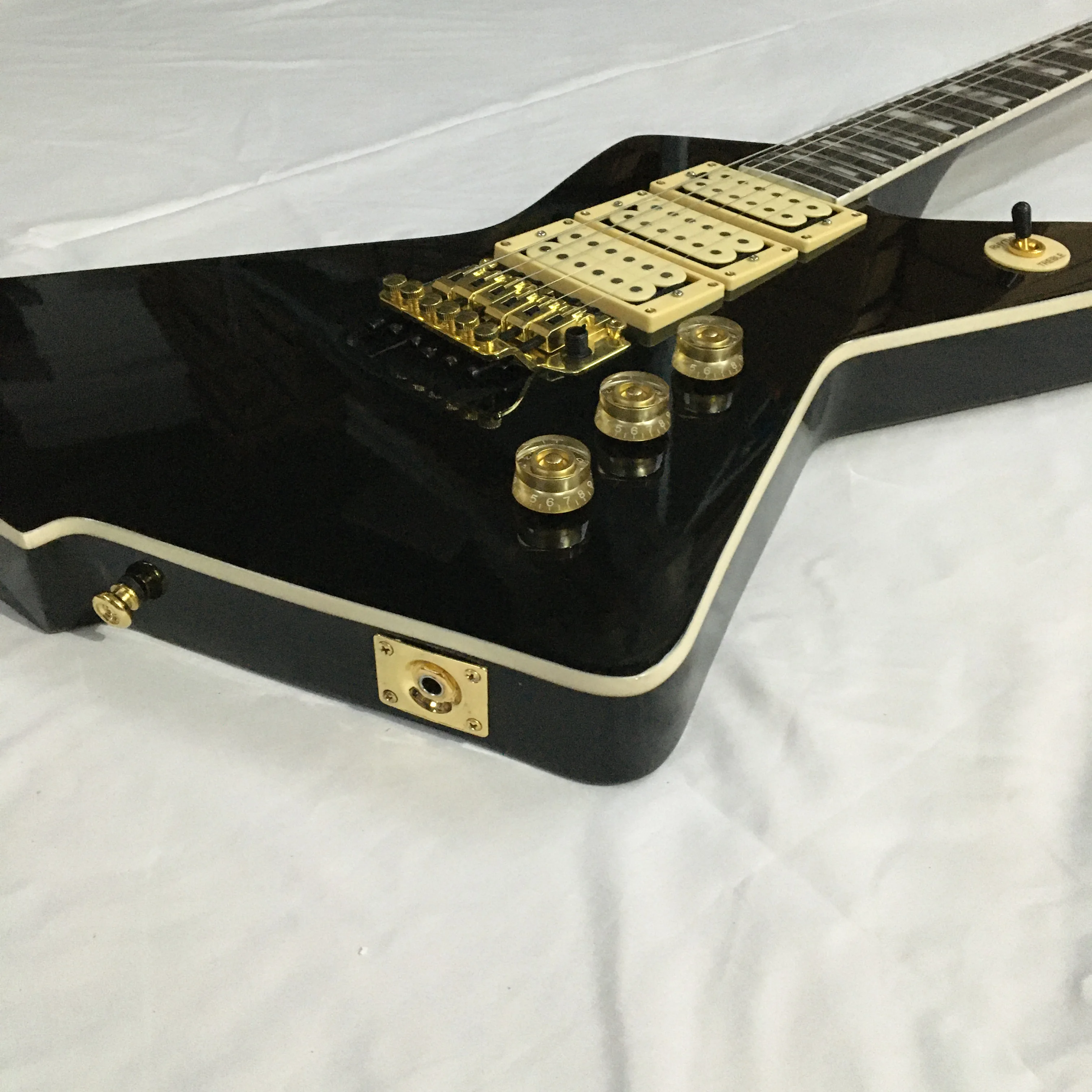 hot sale  6 Strings Electric Guitar, black, 22F, perfect tone, in stock gift