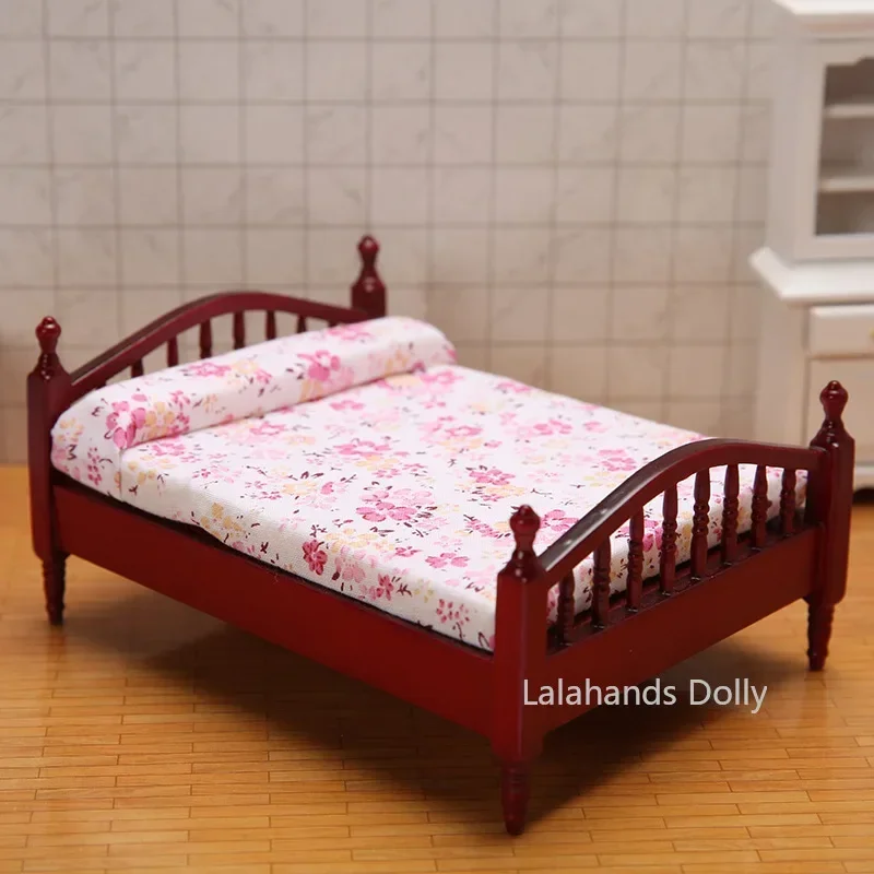 

1:12 Dollhouse Mini Fashion Broken Beautiful Cloth Double Bed , Bedside Table Model for Dollhouse Bedroom Furniture Decoration