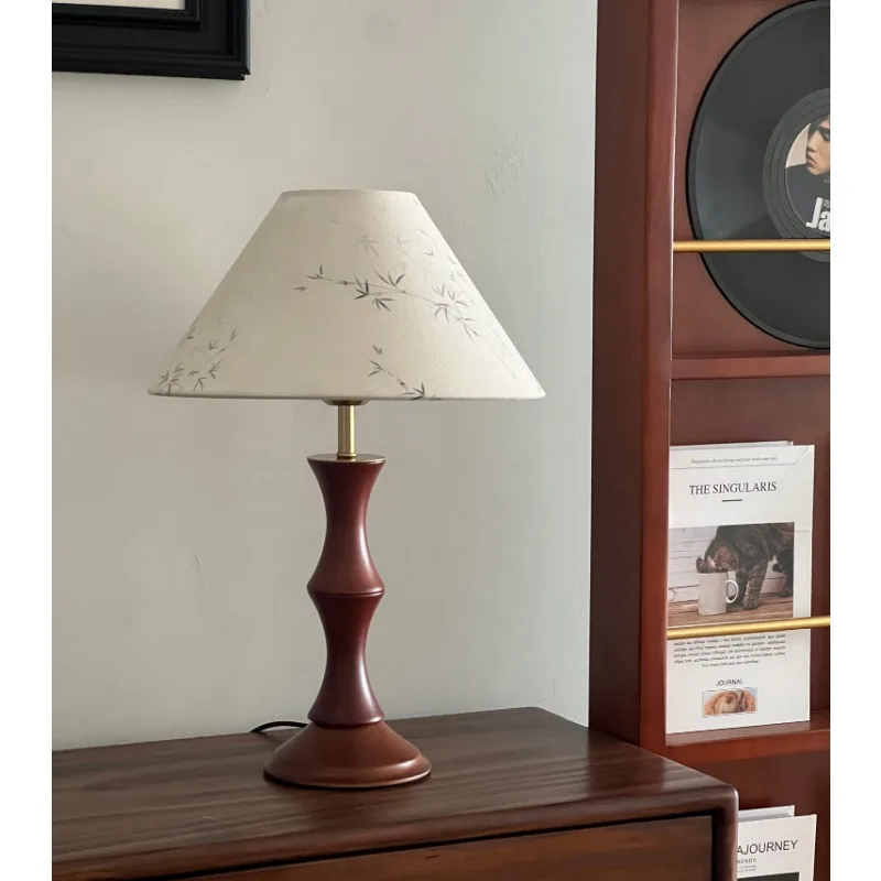 

Antique romantic desk lamp in the bedroom Chinese living room bedside lamp solid wood creative American retro wedding tea room d
