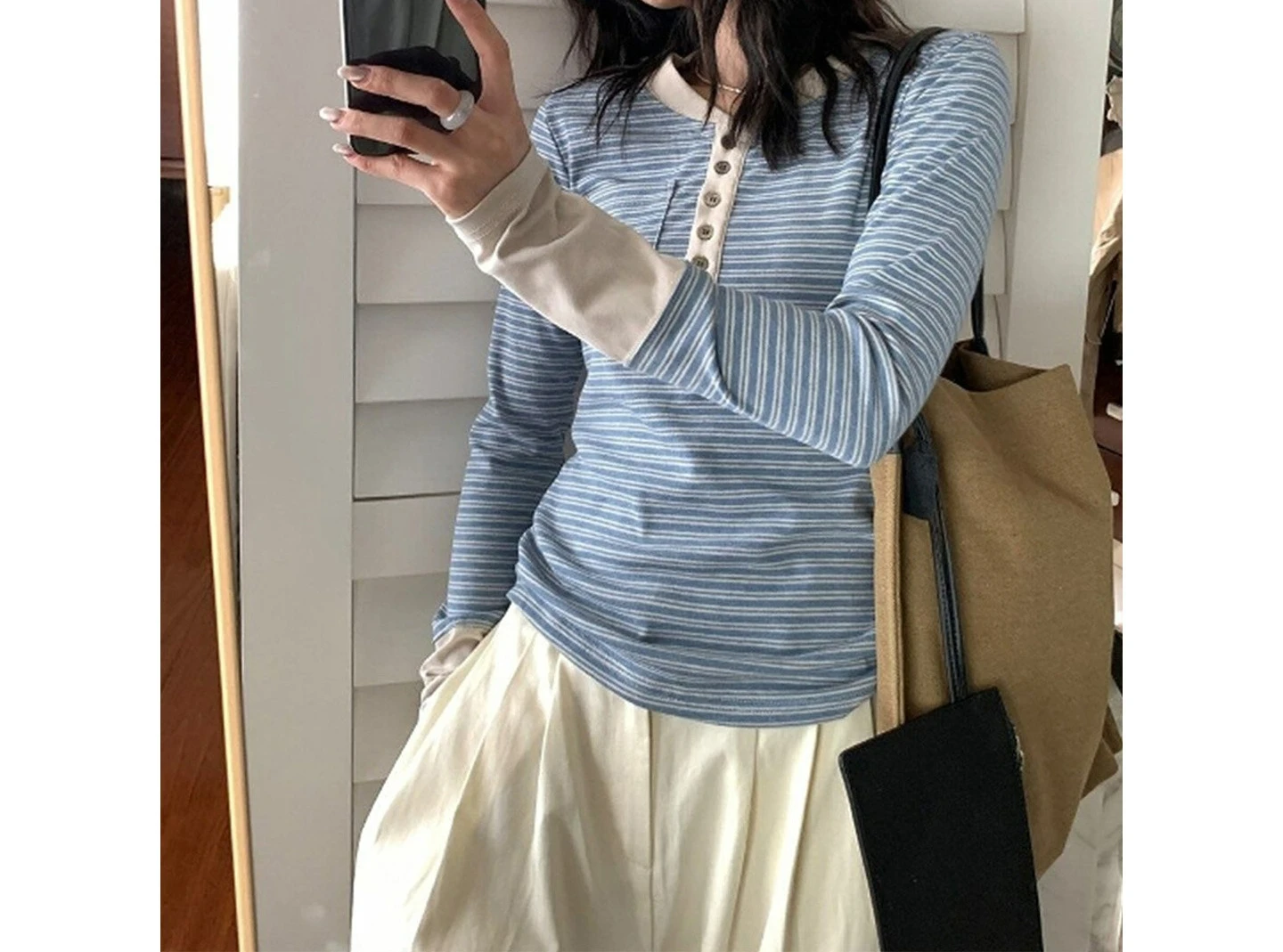 

Color Matching Striped Button-down Bottoming Shirt Top Front Shoulder Slim-fitting Long-sleeved Design Fashionable T-shirt