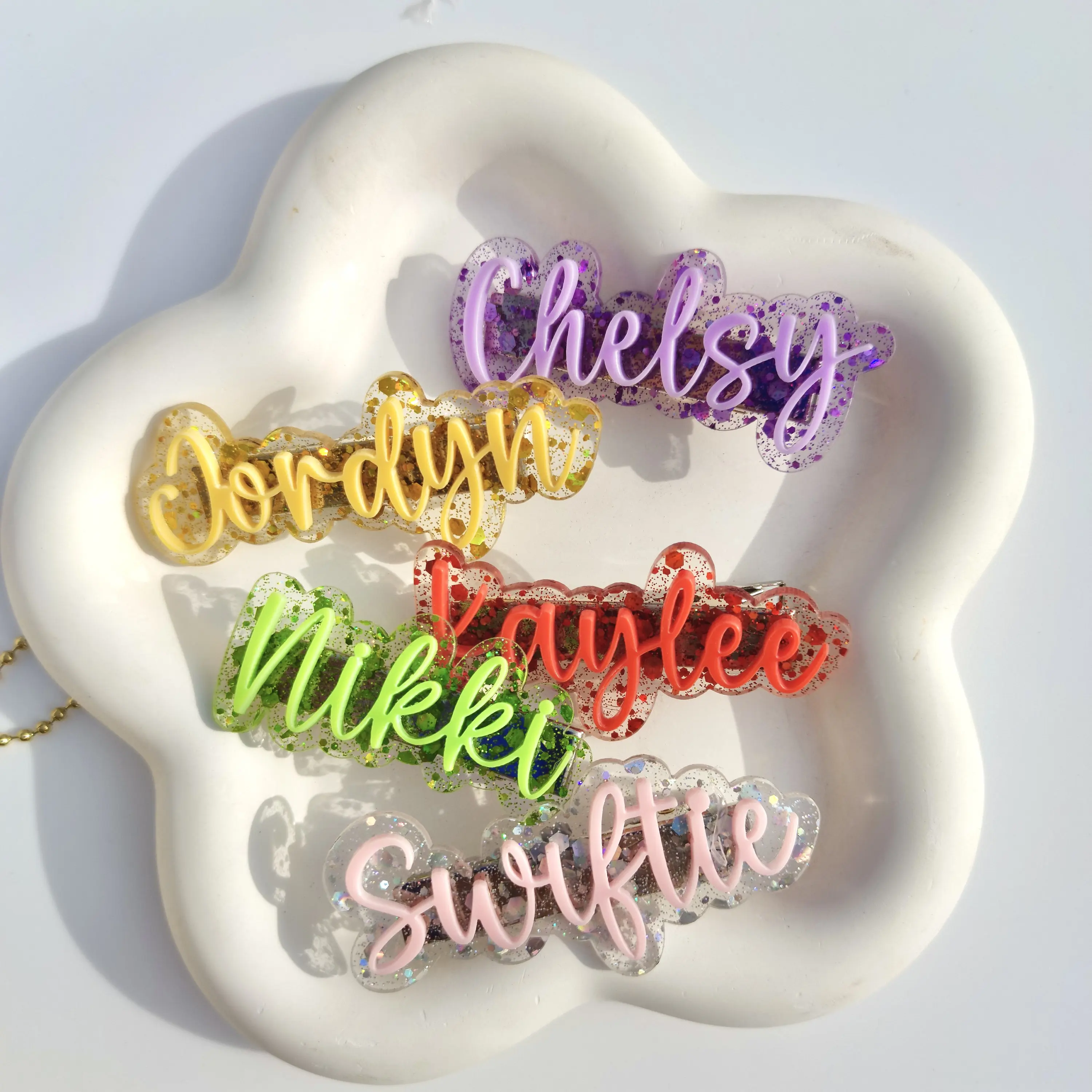 قطعة واحدة من مشبك الشعر المخصص - اسم شخصي منقوش بالليزر PMMA هدايا فريدة لطيفة للمراهقين