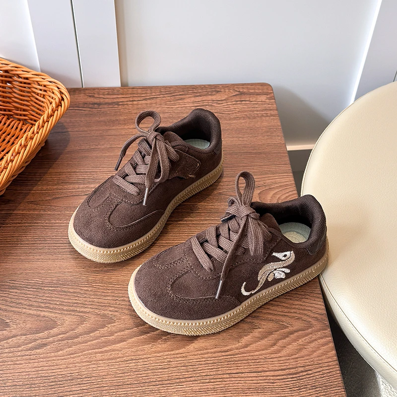 Zapatillas de deporte versátiles a la moda para niños y niñas, zapatos para caminar para niños pequeños de otoño, suela suave, cómodas zapatillas escolares clásicas para niños 2025