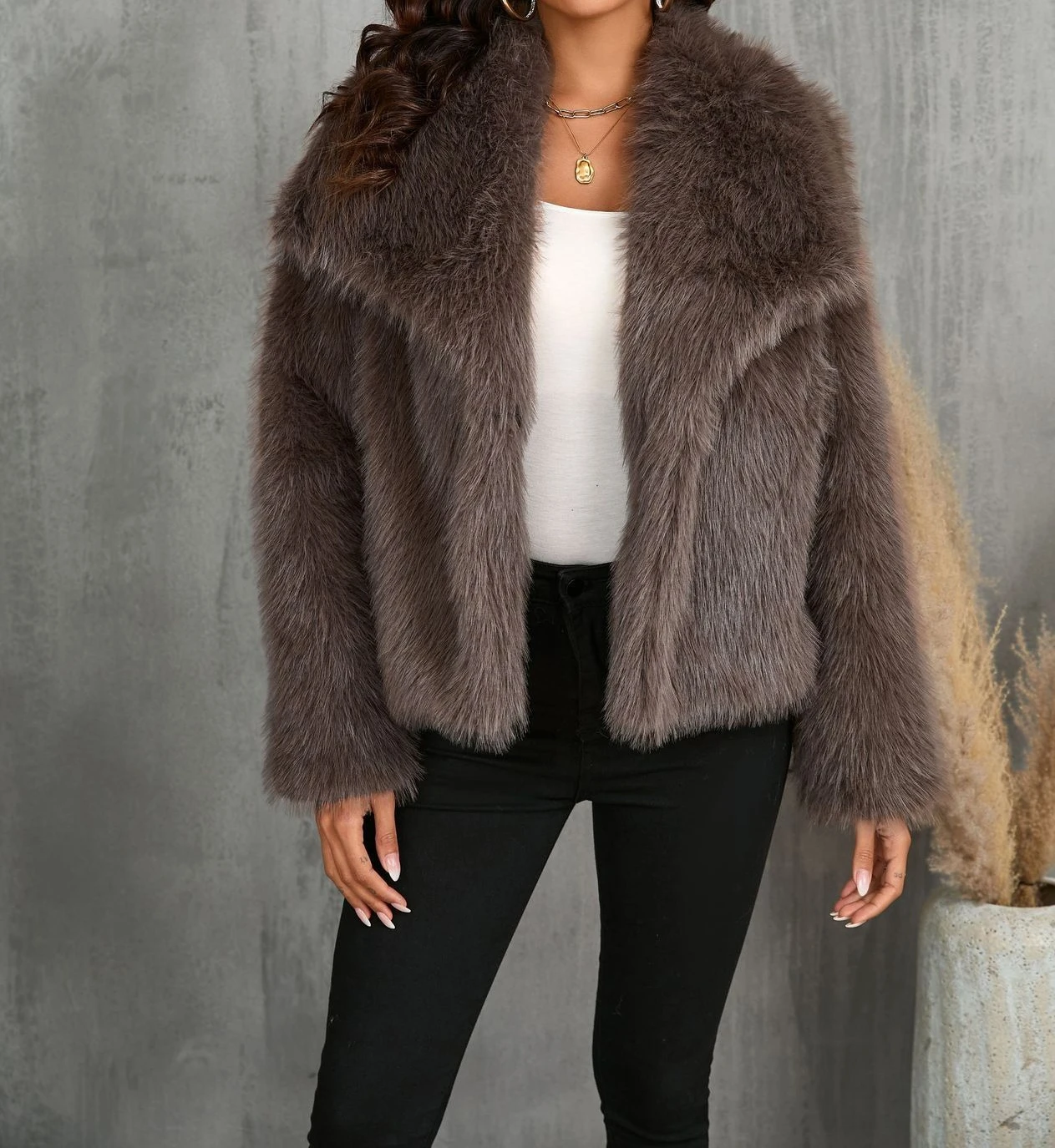 

Loose-fitting Plush Fur Long-sleeved Short Coat