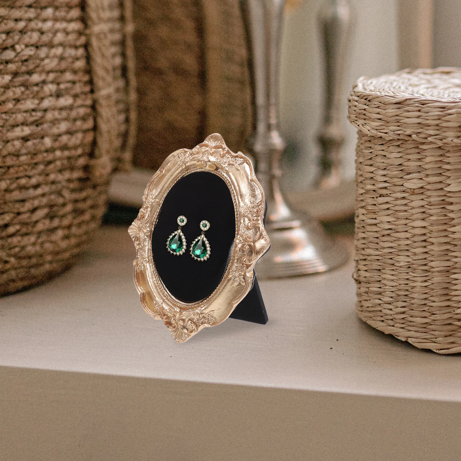 

Small Resin Photo Frame Vintage Jewelry Holder Stand for Necklace Earring Display Decorative Wall Hanging Frame Baroque Style