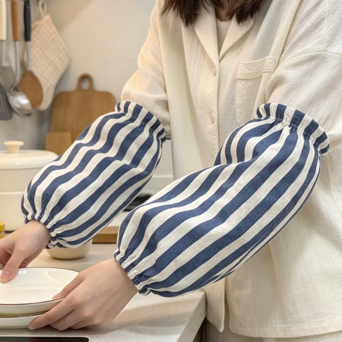 Blue White Striped Polyester Arm Covers with Splash Proof Dirt Resistant for Students Campus Writing Study