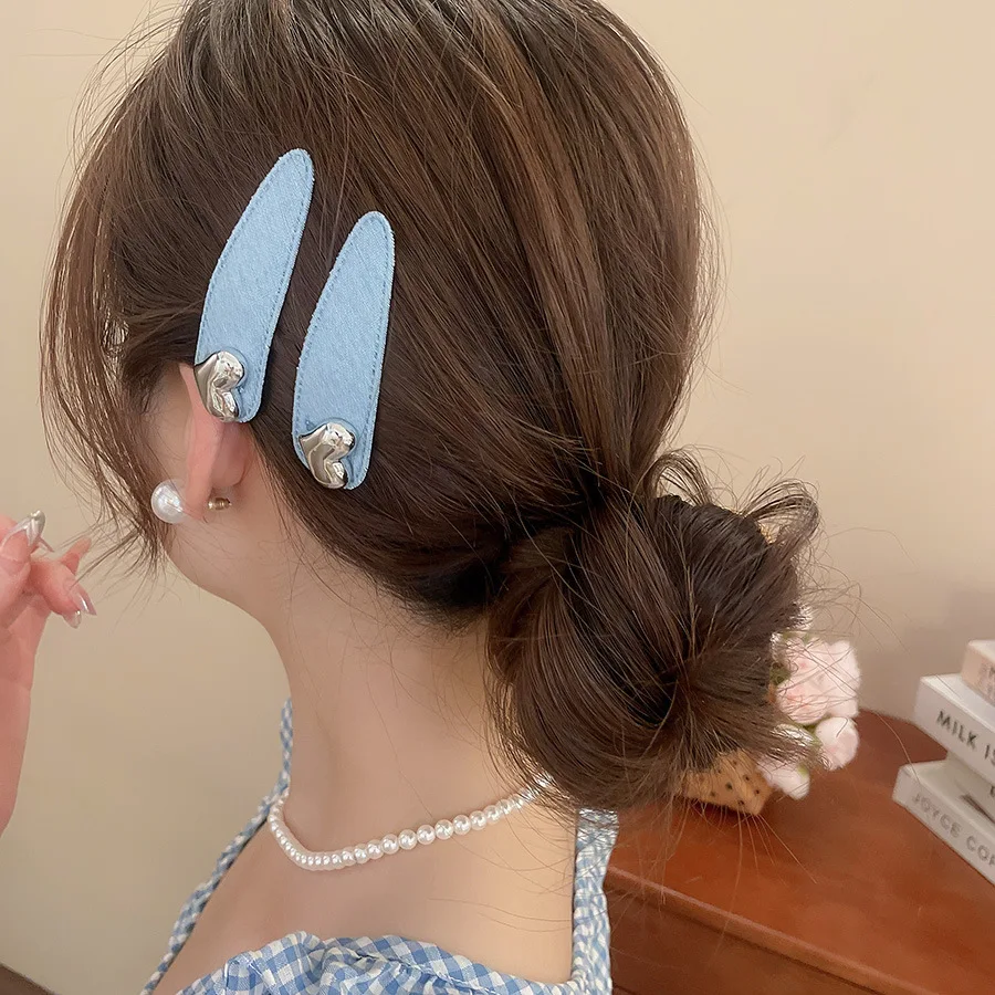 Grampo de cabelo lateral com laço de amor de tecido jeans para mulheres 2025 moda simples e versátil grampos de cabelo com bico de pato joias com clipe lateral