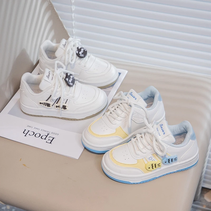 

Новинка осени 2024, детская повседневная обувь для девочек, модные нескользящие универсальные кроссовки в корейском стиле с мягкой подошвой, милые уличные кроссовки