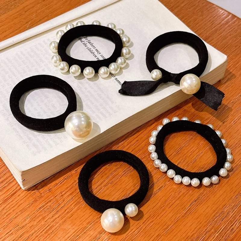 5 Stück Elegante Kunstperlen-Samt-Haarbänder für Frauen, Weiche Elastische Schwarze Haargummis, Luxuriöse Pferdeschwanz-Scrunchies, Hochzeits-Haaraccessoires