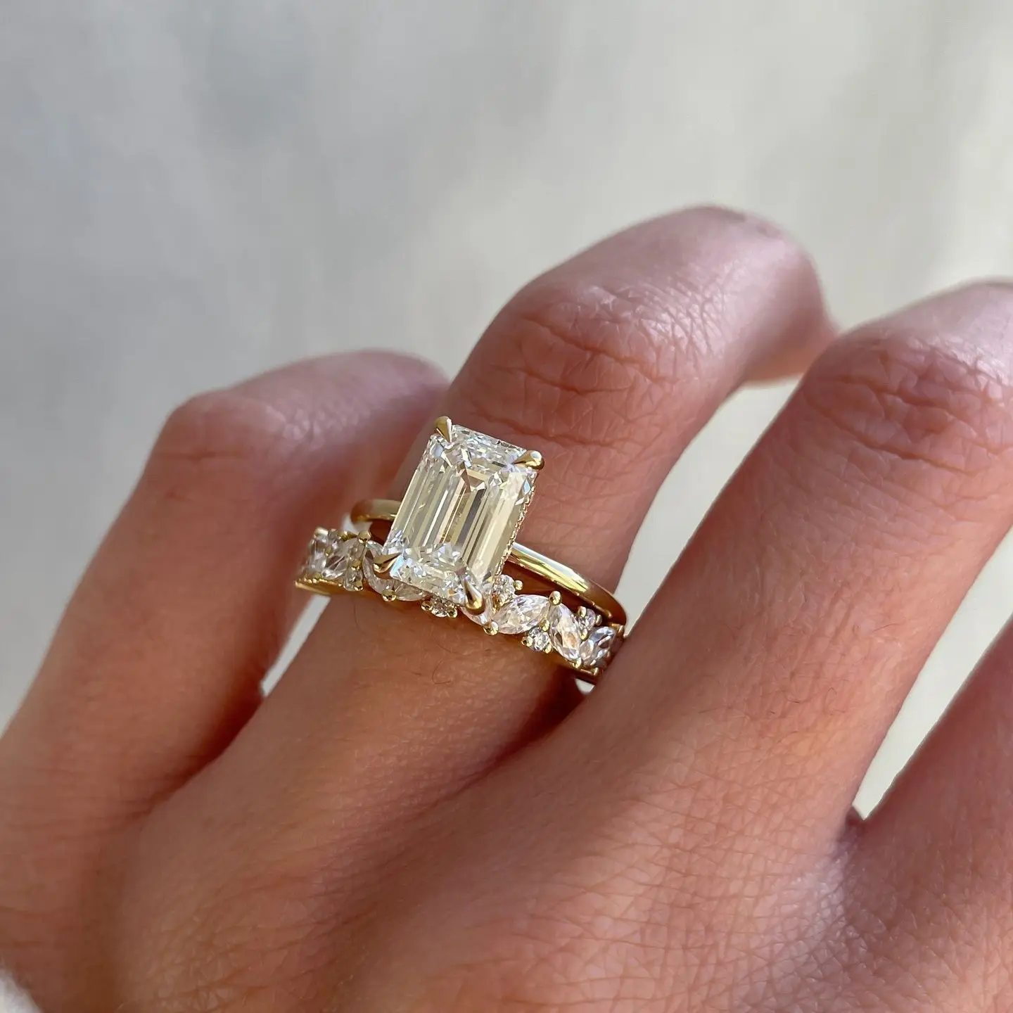 Imagem -05 - Jovovovasmile-conjuntos de Anéis Moissanite Corte Esmeralda para Mulheres Noivado e Casamento 18k Ouro Sólido Anéis Juntos Carat 7x mm