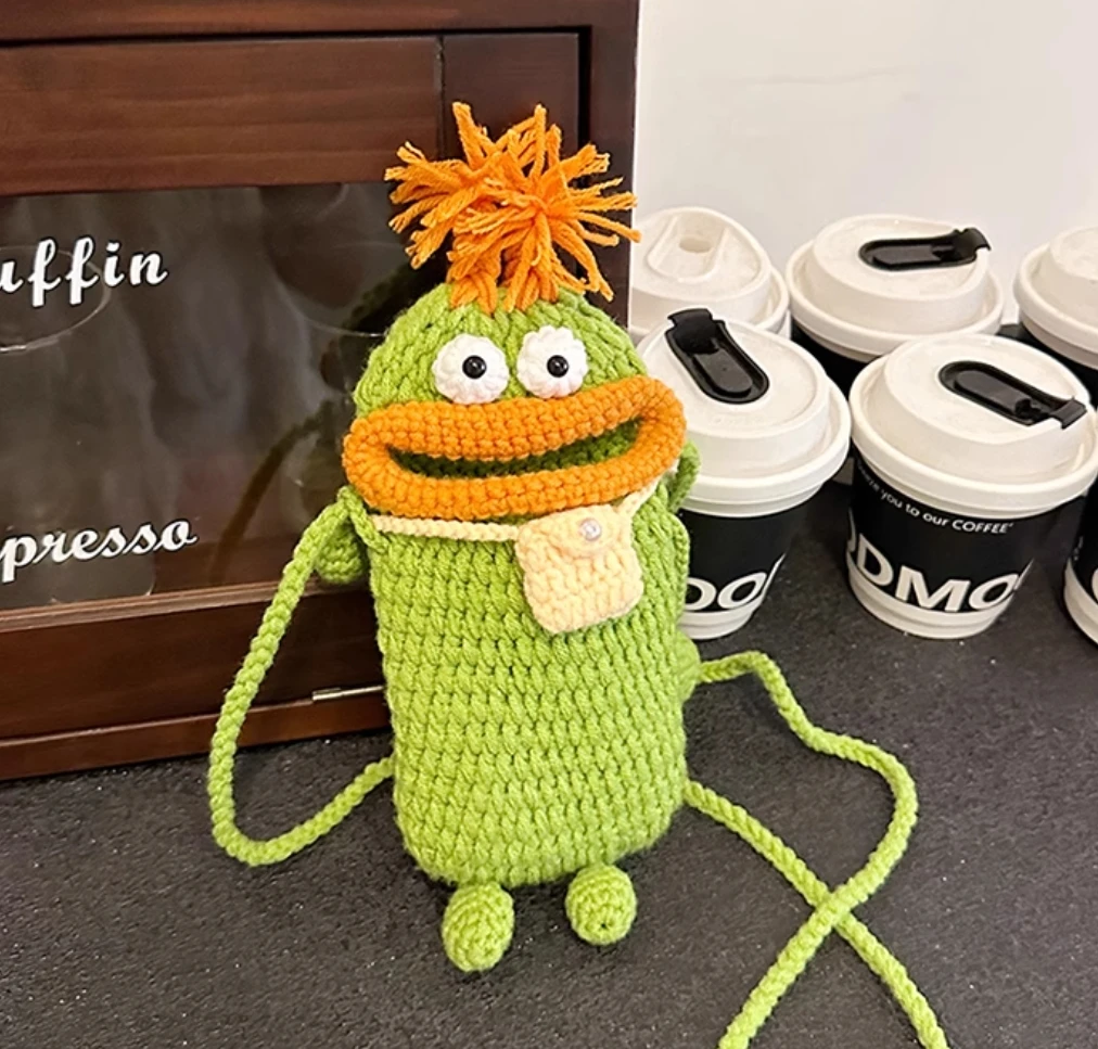 

2025 new cute niche cross-body small bag woven bag sausage mouth big mouth mobile phone bag wool crochet finished product