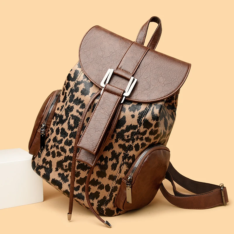 حقيبة ظهر جلدية للنساء عادية مصمم حقائب كتف للنساء 2025 الظهر حزمة الحقائب المدرسية للمراهقات كيس Mochila الأنثوية