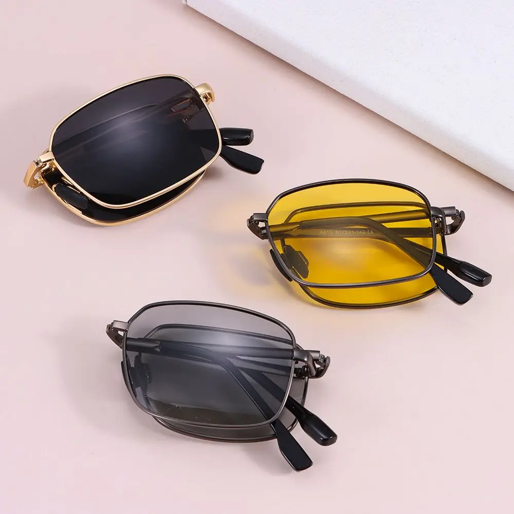 Portable Folding Polarized Sunglasses for Men, Square Metal Frame Photochromic Sunglasses Driving Glasses Night Vision Eyewear
