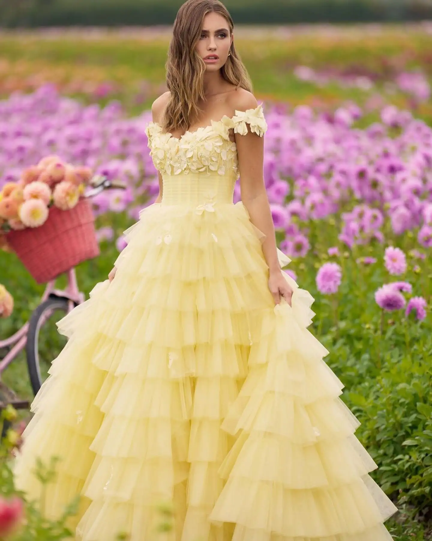 

Прямые плиссированные платья с открытыми плечами без рукавов в пол со шлейфом однотонные аксессуары на заказ классические платья