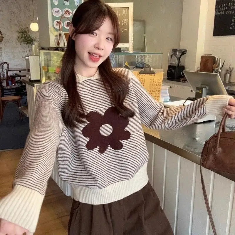 

Модный корейский стиль, полосатый вязаный свитер с лацканами и цветами, женский новый милый мягкий свободный повседневный свитер, милый кавайный хлопковый вязаный свитер