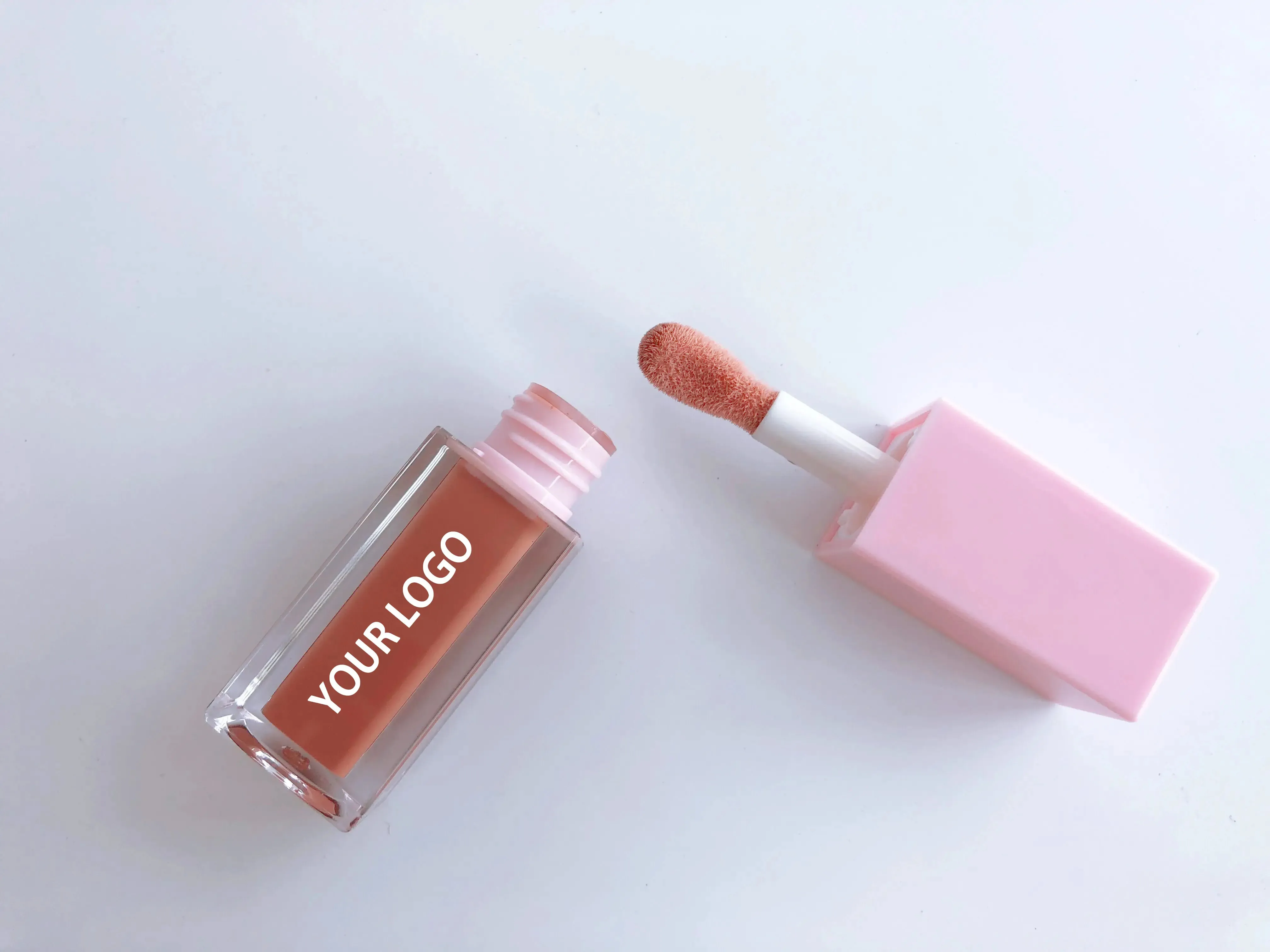 Aangepast logo Mini Roze Lipgloss Tube Vegan High Shine Glossy Plumping Lipgloss Moisturizer Make-up Groothandel Bulk 10st