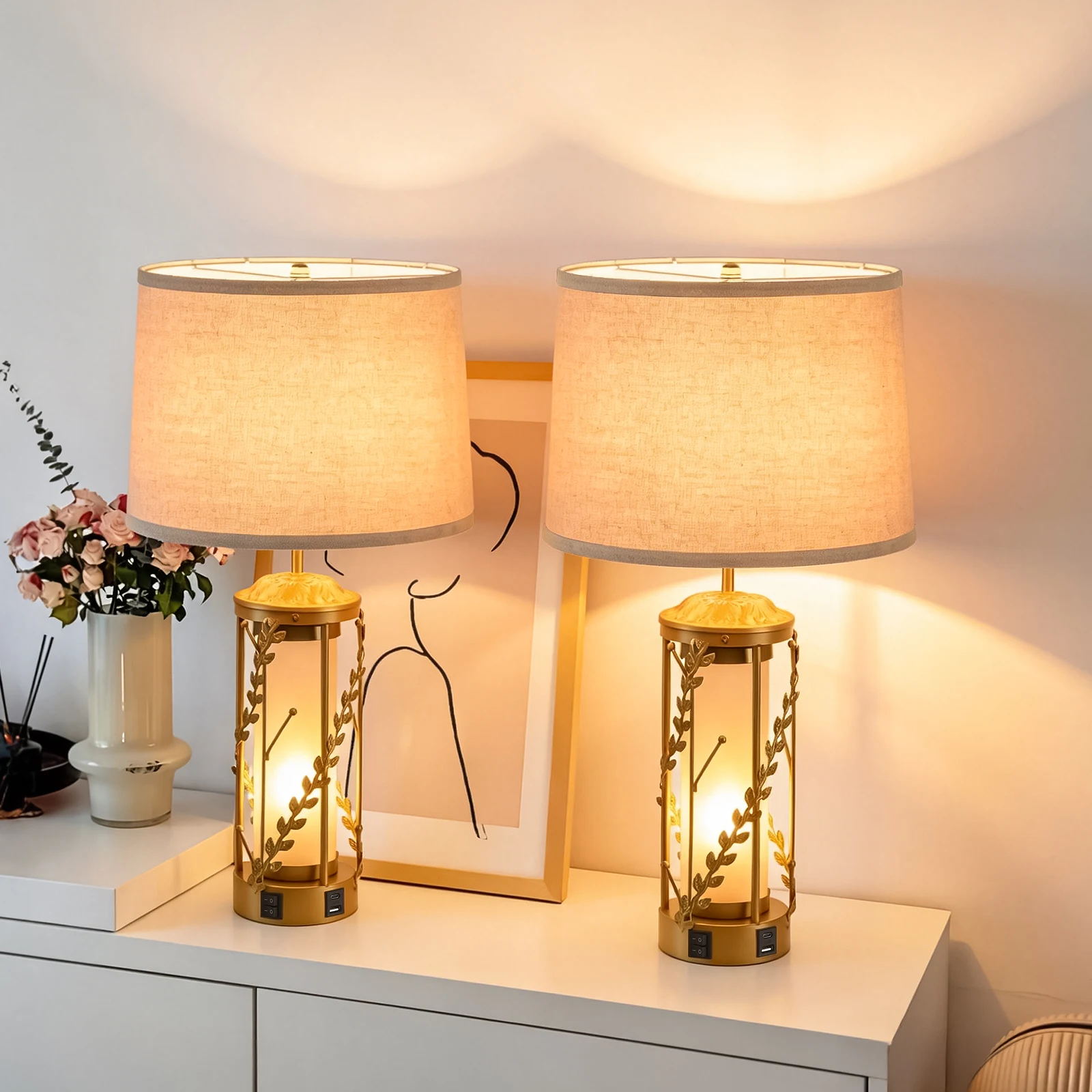 2 Pack American Style Hollow Leaf Craft Table Lamp, Dual Light Source Bedside Lamp with Charging Station, Linen Fabric Shade Decorative Night Lamp for Bedroom Side Table Home Commercial Decoration
