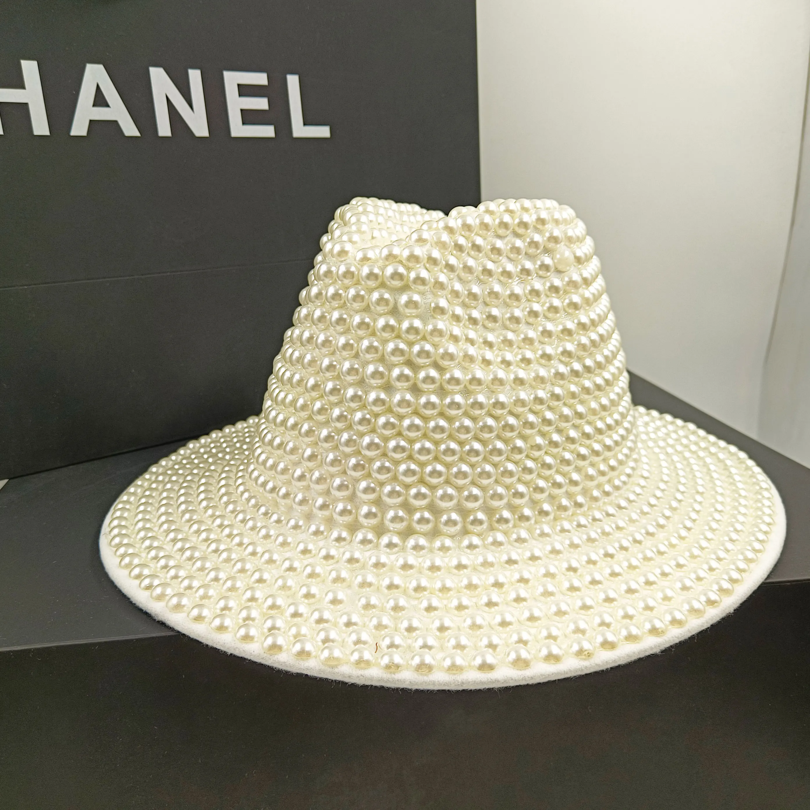 Off white all pearl fedora hats for men and women Jazz hats Stage party Hip hop style new autumn and winter hats женская шляпа