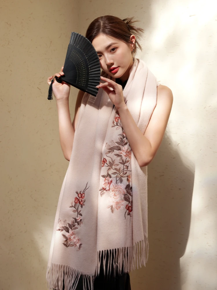 

Shawl Scarf Women's High-End Wool Warm Autumn and WinterNew Floral Embroidery Exquisite Retro Chinese Soft Skin-Friendly GiftBox