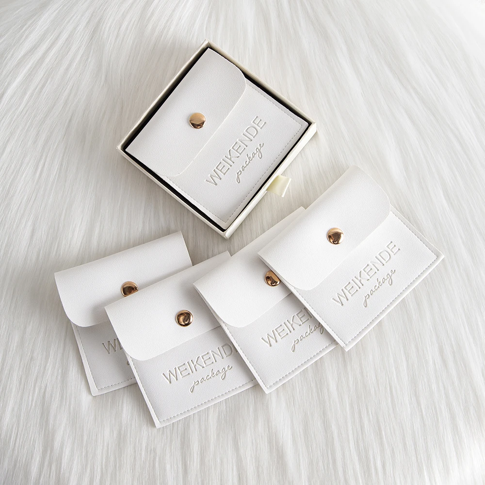 

Оптовая продажа, оптовая продажа, сумка для упаковки ювелирных изделий из искусственной кожи, маленькая сумка для обручальных колец, портативный мешок для конвертов с индивидуальным логотипом и кнопкой