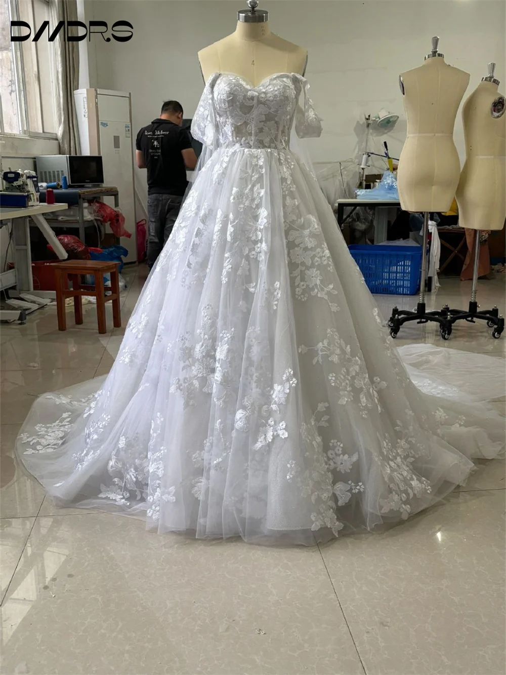 Charming Off-The-Shoulderชุดแต่งงานโรแมนติกลูกไม้Appliquesชุดเจ้าสาวElegant Tulleชุดเจ้าสาวVestidos De Novia